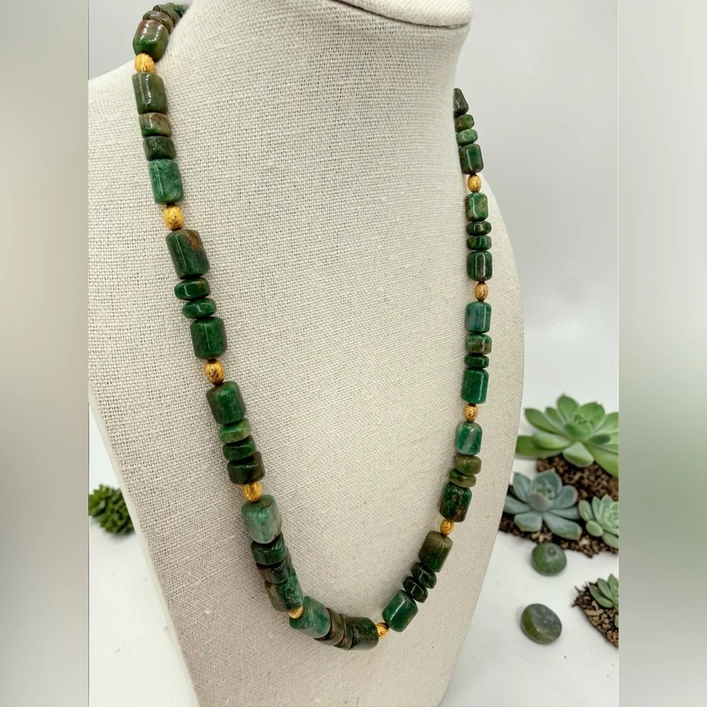 Mineral Grade Emerald Nugget Bead Necklace GoldTone Spacers Toggle Clasp 18” 53g - Picture 15 of 17